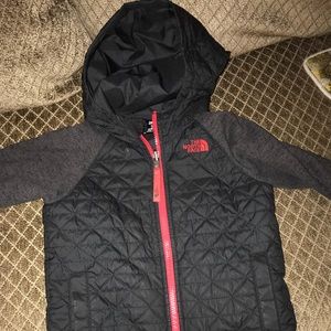 North Face jacket boys size 5